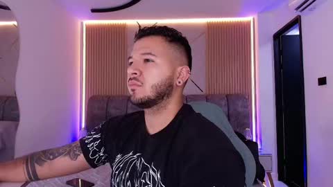 MIKEE online show from 05/03/26, 03:01
