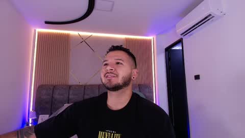 MIKEE online show from 05/04/26, 03:02
