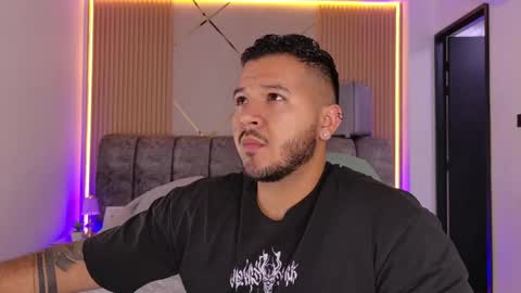 MIKEE online show from 05/05/26, 03:14