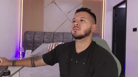MIKEE online show from 05/06/26, 03:02