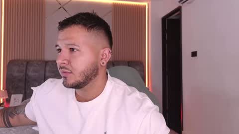 MIKEE online show from 05/08/26, 03:34