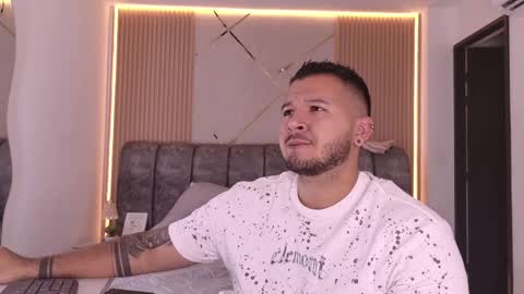 MIKEE online show from 05/10/26, 03:01