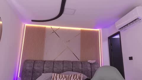 MIKEE online show from 05/11/26, 03:01
