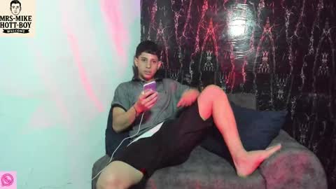 mr_mikehott_8 online show from 12/14/25, 03:45