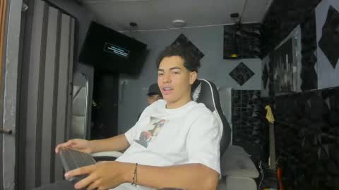 mr_mois online show from 04/20/26, 09:34