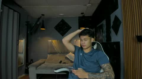 mr_mois online show from 04/25/26, 09:56