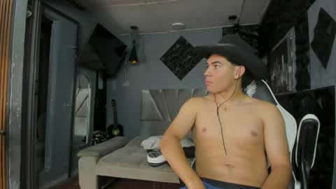 mr_mois online show from 04/26/26, 10:02