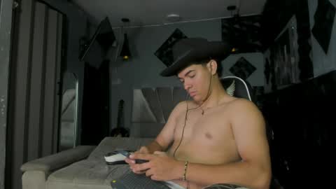 mr_mois online show from 05/08/26, 05:13
