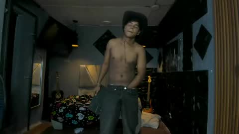 mr_mois online show from 05/09/26, 07:52