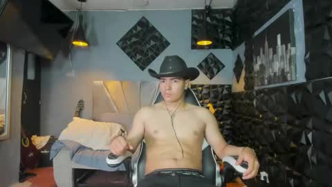 mr_mois online show from 05/13/26, 03:15