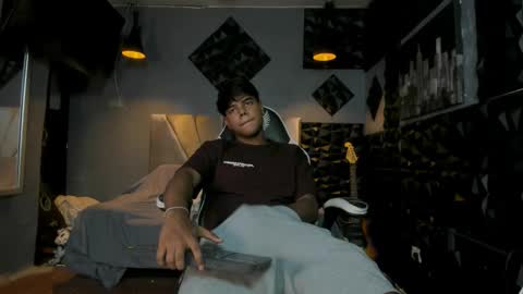 mr_mois online show from 05/13/26, 09:44