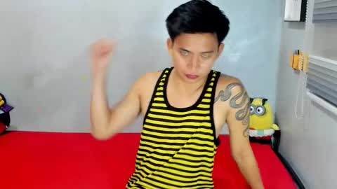 Snapshot of mr_squidcock chatting on 10/22/25, 11:43 KYLE online show from 10/22/25, 11:43