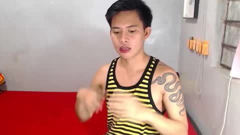 Snapshot of mr_squidcock chatting on 10/26/25, 01:17 KYLE online show from 10/26/25, 01:17