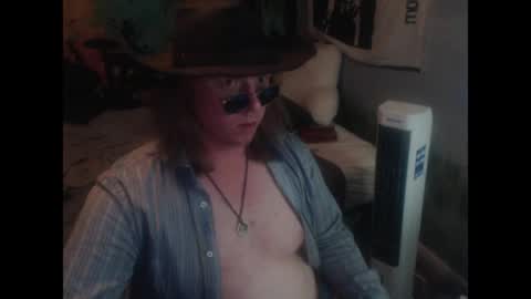 mr_strawberry online show from 04/28/26, 05:01