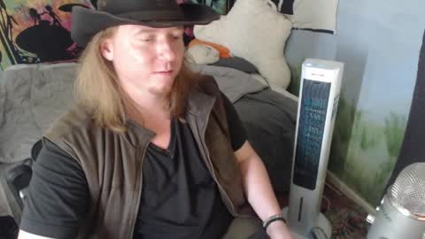mr_strawberry online show from 05/31/26, 06:53
