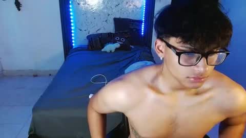 Snapshot of mr_yisuz chatting on 06/25/26, 11:15 yisuz online show from 06/25/26, 11:15