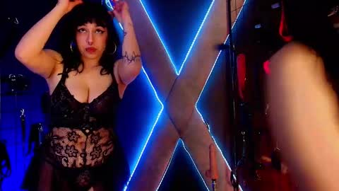 Snapshot of mranii_queen_bdsm_ chatting on 11/20/25, 03:18 mranii_queen_bdsm_ online show from 11/20/25, 03:18