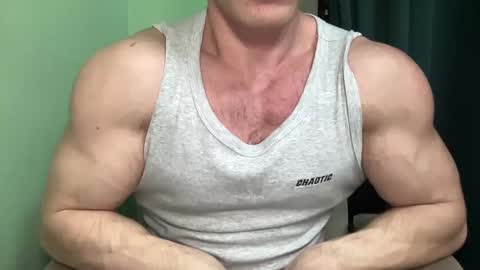 Snapshot of mrbiceps_23 chatting on 12/19/24, 08:02 Mrbiceps23 online show from 12/19/24, 08:02