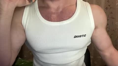 Snapshot of mrbiceps_23 chatting on 01/20/25, 12:28 Mrbiceps23 online show from 01/20/25, 12:28