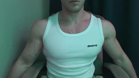 Snapshot of mrbiceps_23 chatting on 02/14/25, 03:47 Mrbiceps23 online show from 02/14/25, 03:47