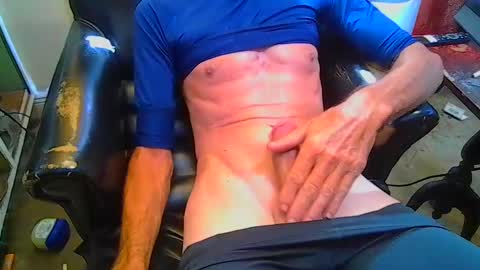 Snapshot of mrbiggirth69 chatting on 09/21/25, 01:46 mrbiggirth69 online show from 09/21/25, 01:46