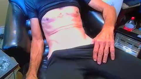 Snapshot of mrbiggirth69 chatting on 11/14/25, 09:24 mrbiggirth69 online show from 11/14/25, 09:24