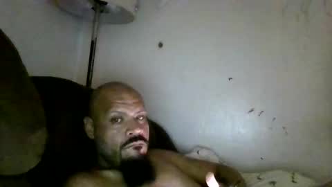 Snapshot of mrbiggs1077777 chatting on 10/31/25, 03:35 mrbiggs1077777 online show from 10/31/25, 03:35