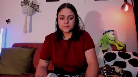 Snapshot of mrbuu_ chatting on 02/03/26, 02:53 Laura online show from 02/03/26, 02:53