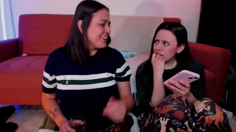 Snapshot of mrbuu_ chatting on 02/15/26, 07:51 Laura online show from 02/15/26, 07:51