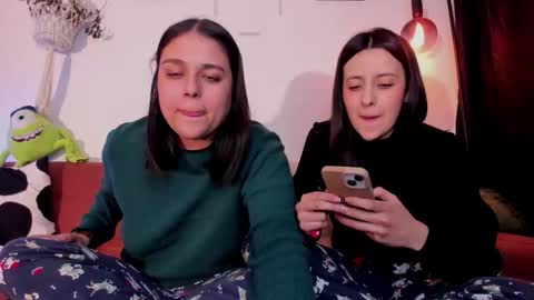 Snapshot of mrbuu_ chatting on 02/16/26, 04:30 Laura online show from 02/16/26, 04:30