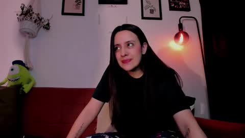 Snapshot of mrbuu_ chatting on 02/23/26, 05:27 Laura online show from 02/23/26, 05:27