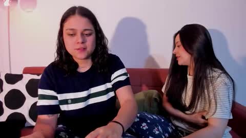 Snapshot of mrbuu_ chatting on 03/17/26, 05:22 Laura online show from 03/17/26, 05:22