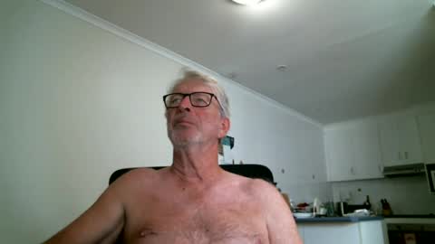 Snapshot of mrcreek1531 chatting on 06/14/26, 02:24 mrcreek1531 online show from 06/14/26, 02:24