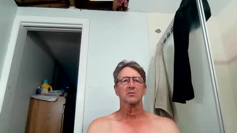 Snapshot of mrcumstain chatting on 11/20/25, 06:51 mrcumstain online show from 11/20/25, 06:51