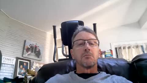 Snapshot of mrcumstain chatting on 12/02/25, 03:51 mrcumstain online show from 12/02/25, 03:51