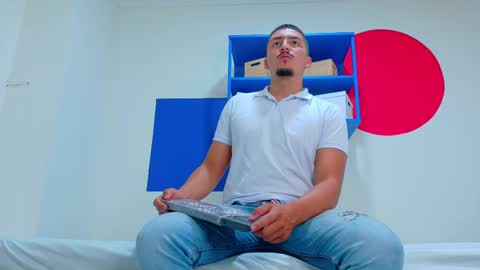 Mr Fox online show from 09/19/25, 07:47