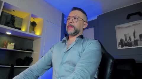 Snapshot of mrfrank_tattoo chatting on 02/25/26, 10:36 MrFrank. online show from 02/25/26, 10:36