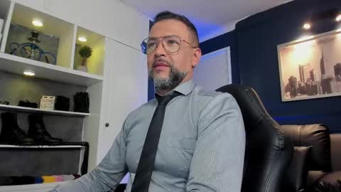 Snapshot of mrfrank_tattoo chatting on 06/04/26, 01:39 MrFrank. online show from 06/04/26, 01:39