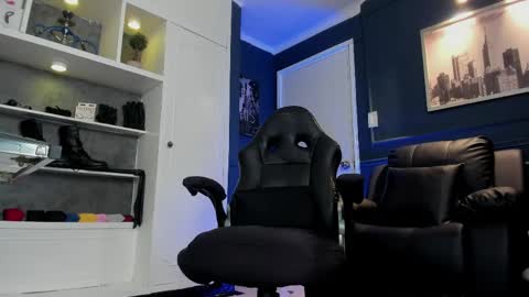 Snapshot of mrfrank_tattoo chatting on 06/05/26, 04:13 MrFrank. online show from 06/05/26, 04:13