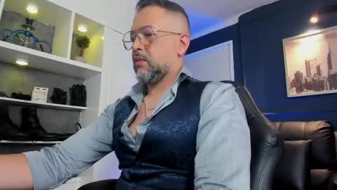 Snapshot of mrfrank_tattoo chatting on 06/09/26, 04:07 MrFrank. online show from 06/09/26, 04:07
