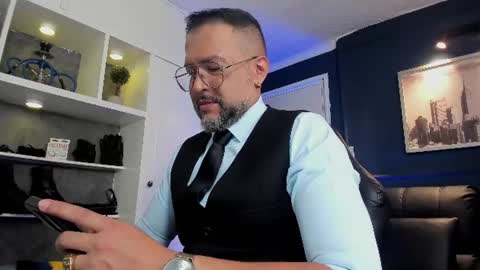 Snapshot of mrfrank_tattoo chatting on 06/12/26, 03:00 MrFrank. online show from 06/12/26, 03:00