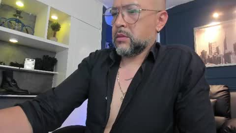 Snapshot of mrfrank_tattoo chatting on 06/26/26, 02:32 MrFrank. online show from 06/26/26, 02:32