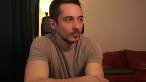 Snapshot of mrgreeneyes01 chatting on 03/29/26, 08:09 juan luis online show from 03/29/26, 08:09