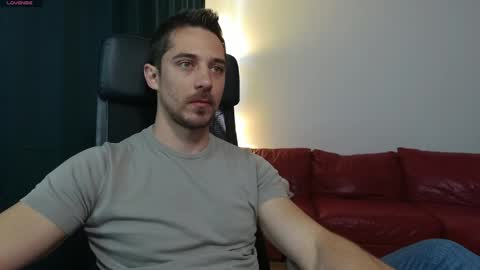 Snapshot of mrgreeneyes01 chatting on 04/27/26, 07:39 juan luis online show from 04/27/26, 07:39