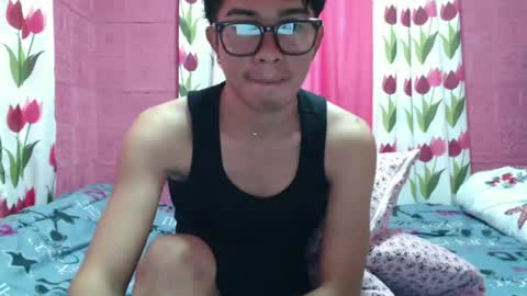 Snapshot of mrheartthief chatting on 06/18/26, 12:22 mrheartthief online show from 06/18/26, 12:22