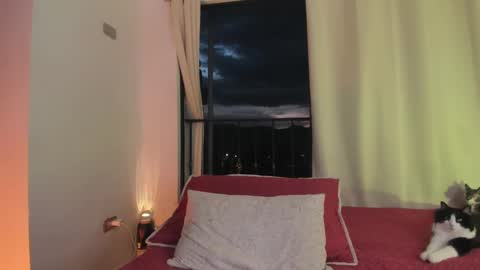 Snapshot of mrhot_night chatting on 09/25/25, 11:08 Bastian online show from 09/25/25, 11:08