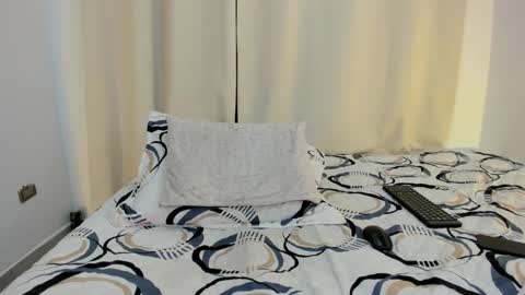 Snapshot of mrhot_night chatting on 11/13/25, 01:15 Bastian online show from 11/13/25, 01:15