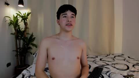 Snapshot of mrhot_night chatting on 12/03/25, 11:36 Bastian online show from 12/03/25, 11:36