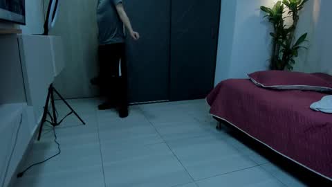 Snapshot of mrhot_night chatting on 01/11/26, 02:05 Bastian online show from 01/11/26, 02:05