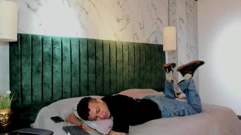 mrjustin_ online show from 10/17/25, 08:22